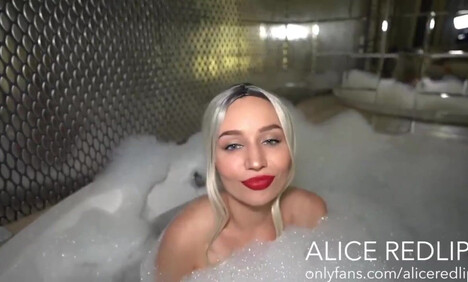 блондинка сосет - подборка из видео